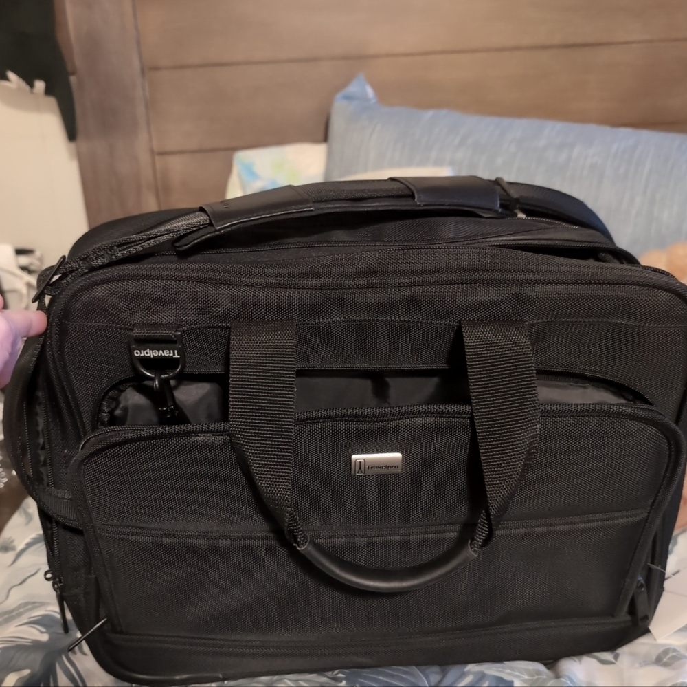 Travelpro Expandable Briefcase- black